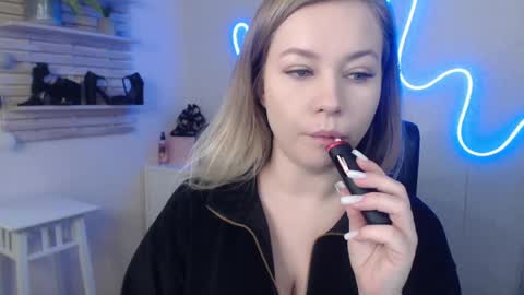Snapshot of holly_bb95 chatting on January 17, 3:34 am Holly online show from January 17, 3:34 am