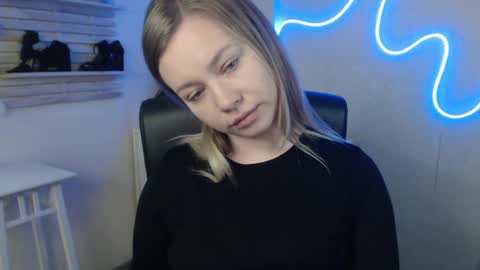 Snapshot of holly_bb95 chatting on February 10, 4:52 am Holly online show from February 10, 4:52 am