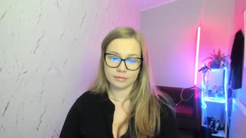 Holly online show from December 21, 8:59 pm