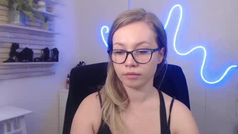 Snapshot of holly_bb95 chatting on January 22, 6:31 am Holly online show from January 22, 6:31 am