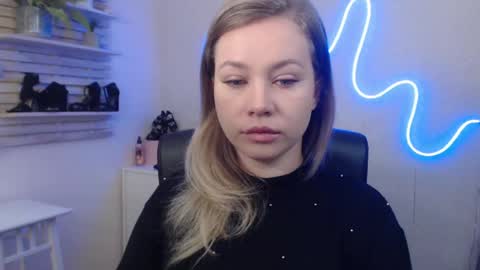 Snapshot of holly_bb95 chatting on January 22, 3:31 am Holly online show from January 22, 3:31 am