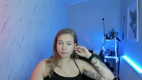 Snapshot of holly_bb95 chatting on September 9, 5:57 pm Holly online show from September 9, 5:57 pm