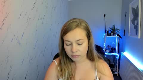 Snapshot of holly_bb95 chatting on September 8, 5:56 pm Holly online show from September 8, 5:56 pm