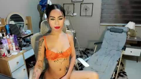 holly_cassandra online show from February 20, 6:43 pm