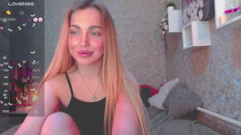 holly_molly8 online show from December 11, 10:49 pm