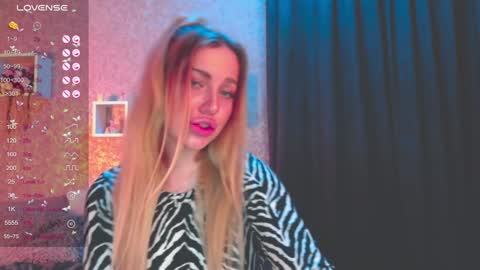 holly_molly8 online show from January 17, 9:06 pm
