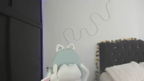 Holly online show from April 29, 8:24 pm