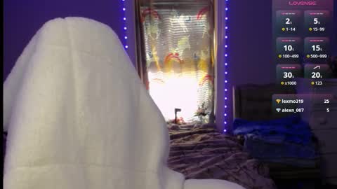 Holly online show from October 2, 5:01 pm