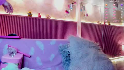 Holly online show from September 18, 11:47 am