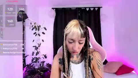 Holly Hudson     online show from June 14, 7:38 pm