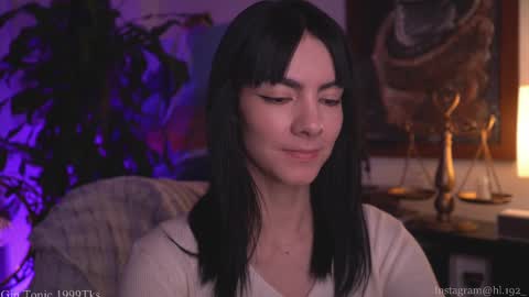 Holly Linder online show from March 9, 5:44 am