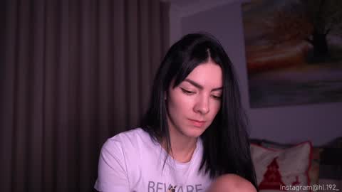 Holly Linder online show from December 11, 1:47 am