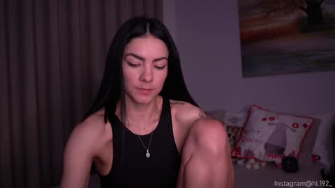 Holly Linder online show from December 8, 1:30 am