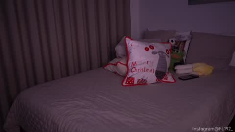 Holly Linder online show from December 7, 4:59 am