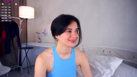 Snapshot of hollymonica chatting on March 11, 9:13 am Delly online show from March 11, 9:13 am