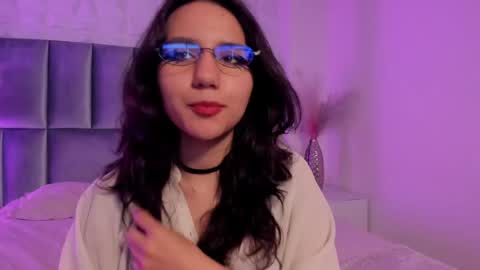 hollypeach_ online show from March 20, 9:31 pm