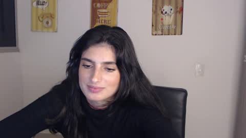 Snapshot of hollyshit_ chatting on February 19, 3:39 am hollyshit_ online show from February 19, 3:39 am
