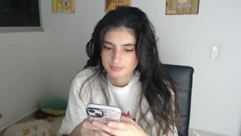 Snapshot of hollyshit_ chatting on February 28, 1:47 am hollyshit_ online show from February 28, 1:47 am