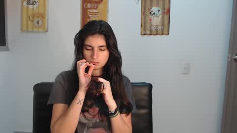 Snapshot of hollyshit_ chatting on February 20, 12:30 am hollyshit_ online show from February 20, 12:30 am