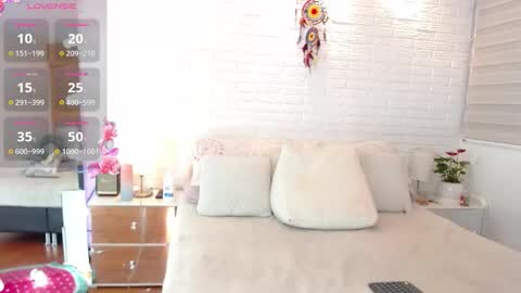 hollyt1 online show from October 23, 11:05 pm