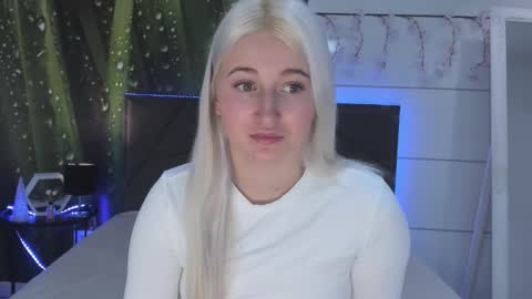 HollyTaillor online show from February 25, 6:39 am