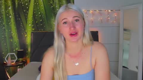 HollyTaillor online show from September 24, 6:20 am