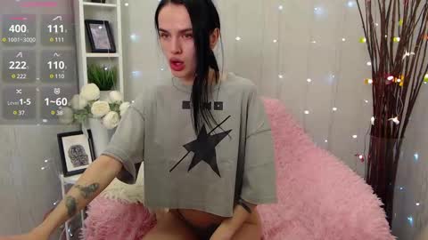 Snapshot of holy_girl_x chatting on February 4, 1:34 am Holy girl online show from February 4, 1:34 am