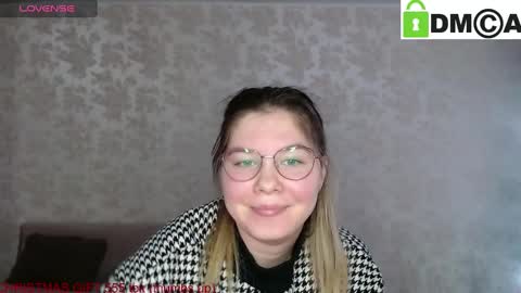 Snapshot of holy_michela chatting on December 24, 9:50 am Welcome guys Pleasure to see you all here My name is MichaelaTip menu is active Private is open online show from December 24, 9:50 am