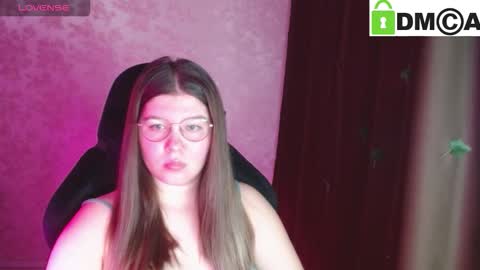 Welcome guys  Pleasure to see you all here  My name is MichaelaTip menu is active Private is open  online show from October 20, 3:00 am