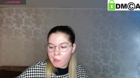 Snapshot of holy_michela chatting on December 27, 2:58 am Welcome guys Pleasure to see you all here My name is MichaelaTip menu is active Private is open online show from December 27, 2:58 am