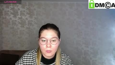 Snapshot of holy_michela chatting on December 27, 6:24 am Welcome guys Pleasure to see you all here My name is MichaelaTip menu is active Private is open online show from December 27, 6:24 am