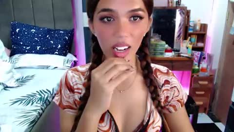 MOLLY online show from November 8, 2:36 am