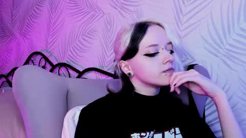Snapshot of holy_silvia chatting on March 7, 12:01 pm Miss Silvia GMT2 Tuesday - Saturday 0900am-1600pm online show from March 7, 12:01 pm