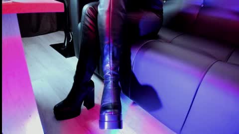 Snapshot of holy_silvia chatting on January 14, 8:41 am Miss Silvia GMT2 Tuesday - Saturday 0900am-1600pm online show from January 14, 8:41 am