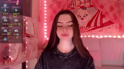 Mia online show from October 25, 4:13 am