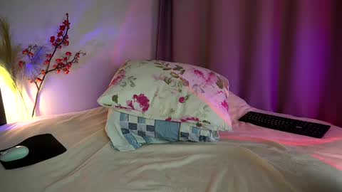 Snapshot of holyyy_fuck chatting on March 10, 5:18 pm Vicky my another account here - desperate clit online show from March 10, 5:18 pm