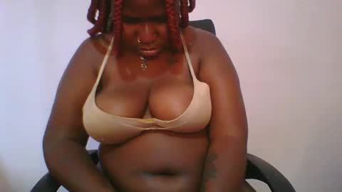 honey_beb online show from October 4, 11:19 am