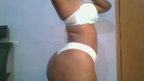 Snapshot of honey_beb chatting on February 21, 10:17 am honey_beb online show from February 21, 10:17 am