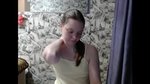 Lina online show from September 23, 4:23 pm