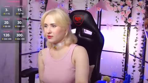 Snapshot of honey_moth chatting on September 14, 2:40 pm Kate online show from September 14, 2:40 pm