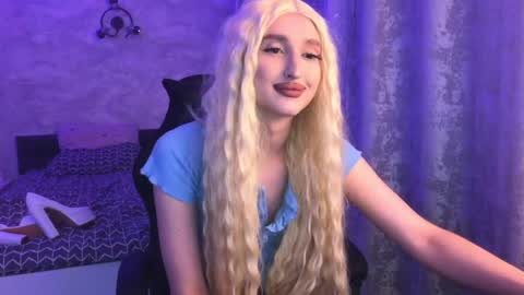 Snapshot of honey_sunset chatting on September 12, 5:37 pm honey_sunset online show from September 12, 5:37 pm