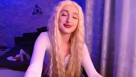 honey_sunset online show from October 5, 6:04 pm