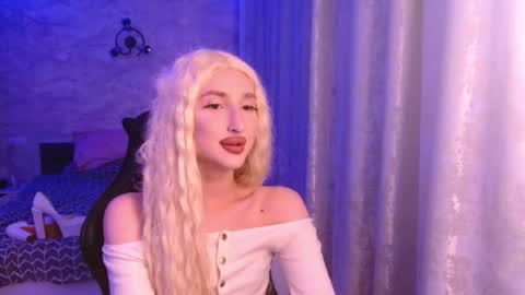 honey_sunset online show from October 15, 5:14 pm