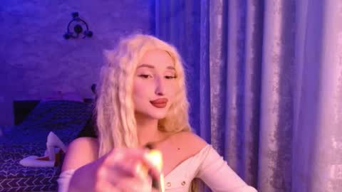 honey_sunset online show from January 7, 10:48 pm