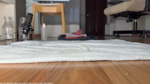 Snapshot of honey_sunshine chatting on December 4, 10:29 am Jenyanew vid how I squirt in forest in bio online show from December 4, 10:29 am