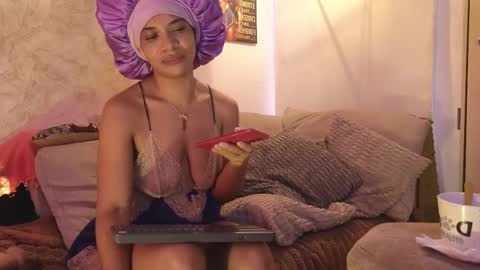 Honey-Sweett online show from March 10, 1:00 pm