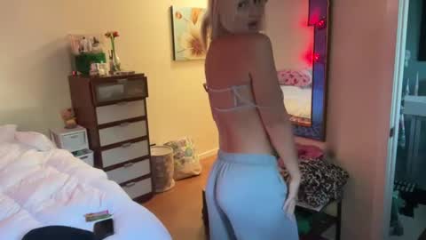 honeybun_z online show from February 9, 6:26 pm