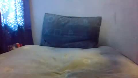 Honeybut72 online show from April 4, 9:00 pm