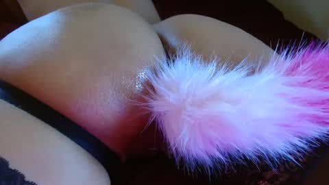 honeygoldenbaddie24 online show from September 29, 6:18 pm