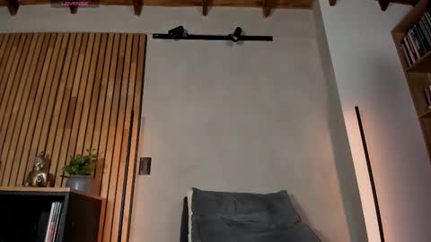 Sofia independent model online show from February 9, 11:58 am